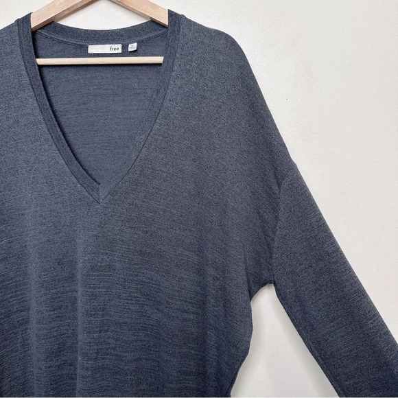 Aritzia Wilfred Free Womens Medium Vneck Rayon Devinette Tshirt - Picture 5 of 14